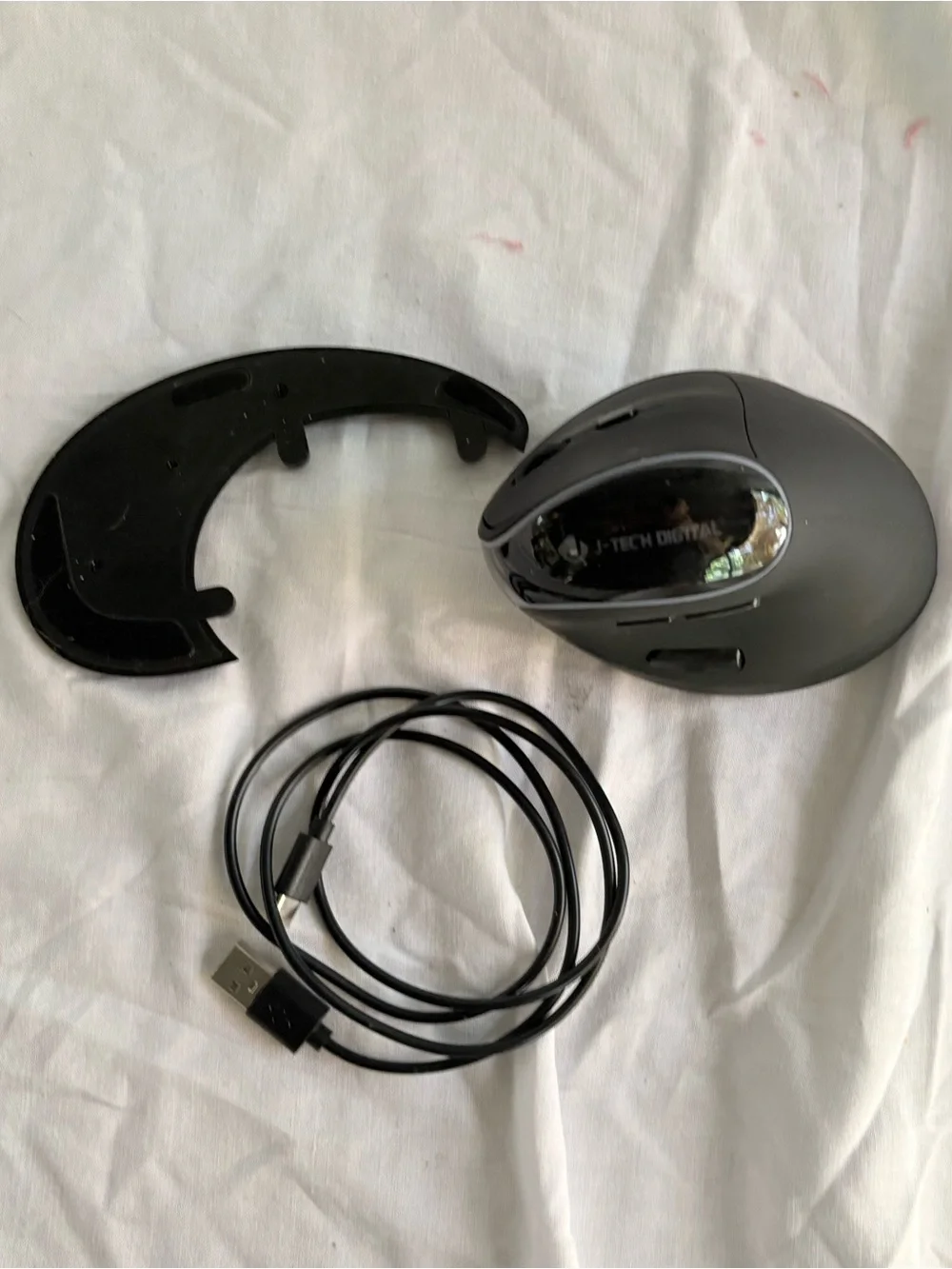 J-Tech Digital V638 Wireless Ergonomic Rechargeable Mouse – New Open Box